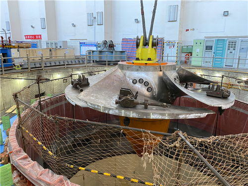 中国水利水电第三工程局 基层动态 大峡水电站1号机组转轮吊装